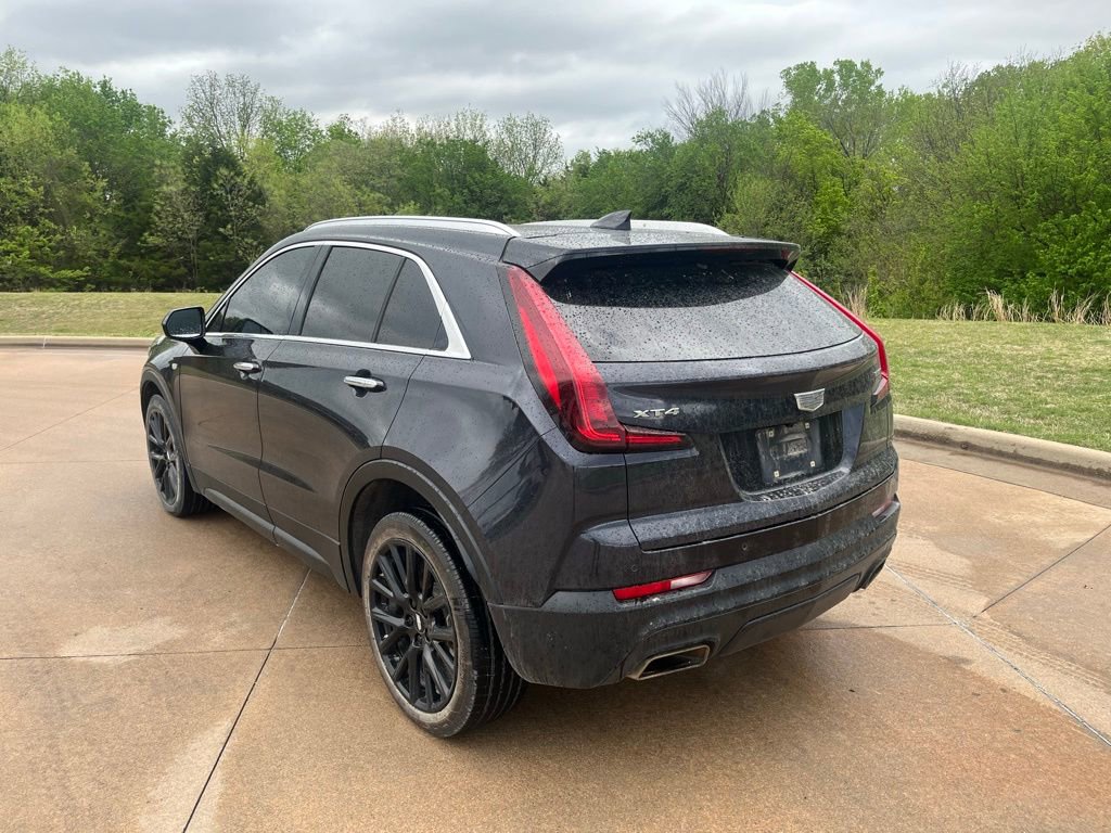 Used 2022 Cadillac XT4 Luxury w/ Cold Weather Package FWD image 3