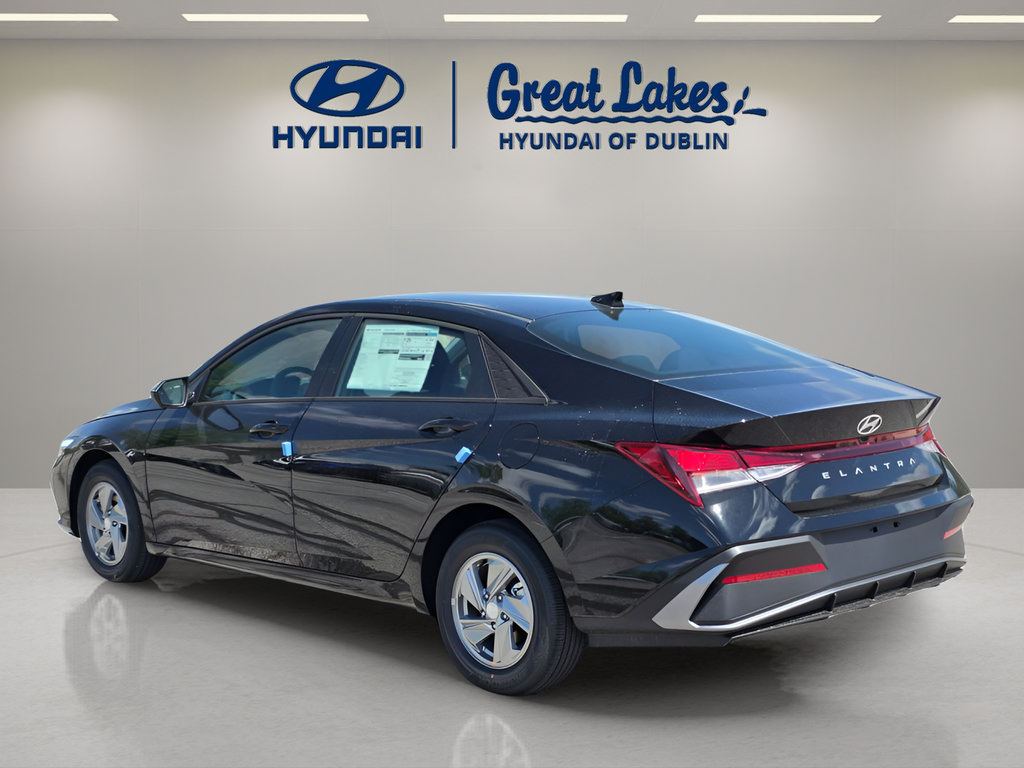 New 2026 Hyundai Elantra SE FWD image 3