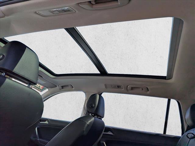 Used 2018 Volkswagen Tiguan SEL AWD/4WD image 20
