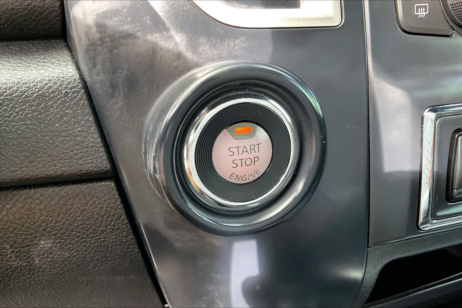 Used 2019 Nissan Titan SV w/ SV Convenience Package RWD image 31