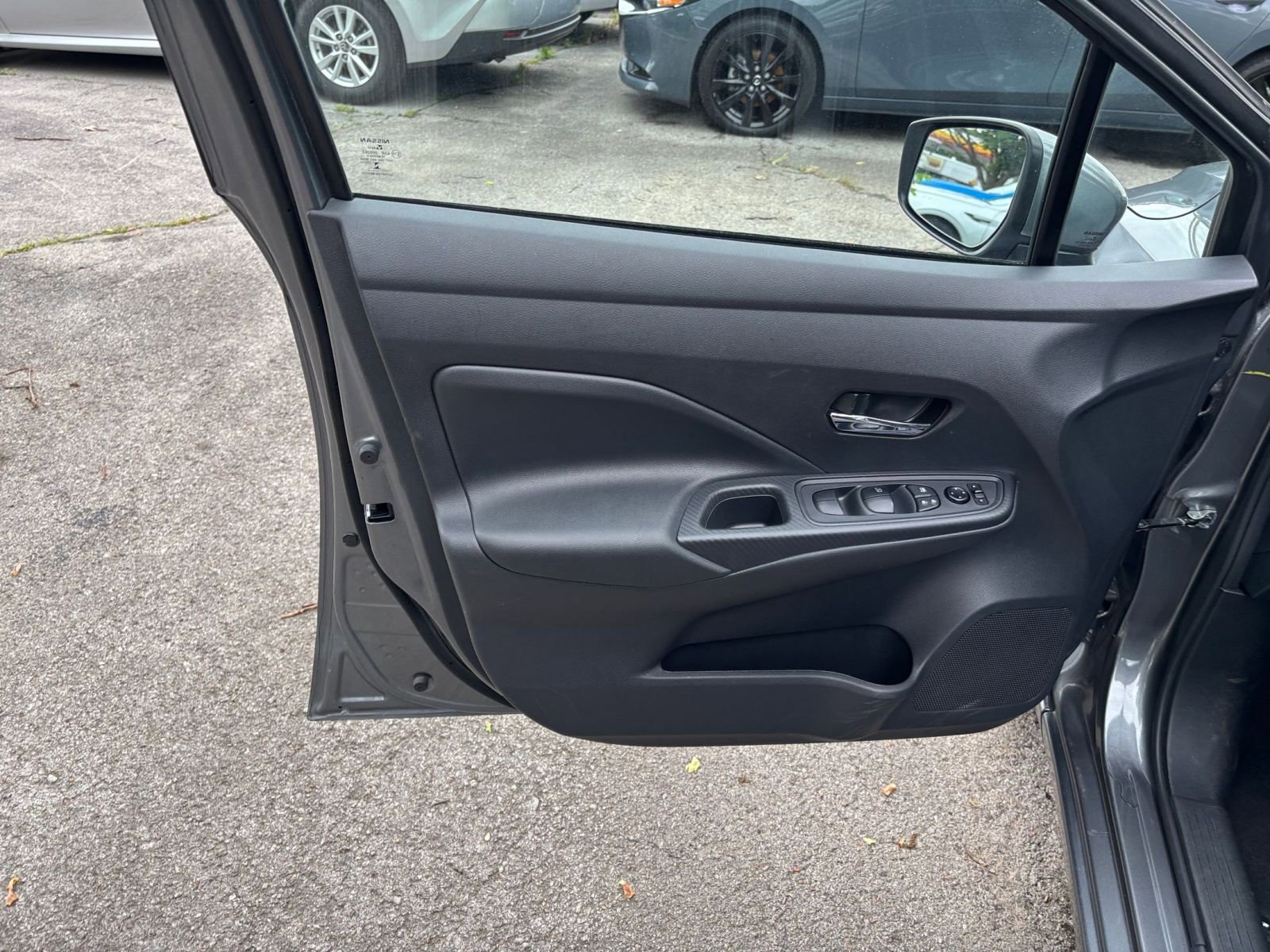 Used 2025 Nissan Versa SV FWD image 18
