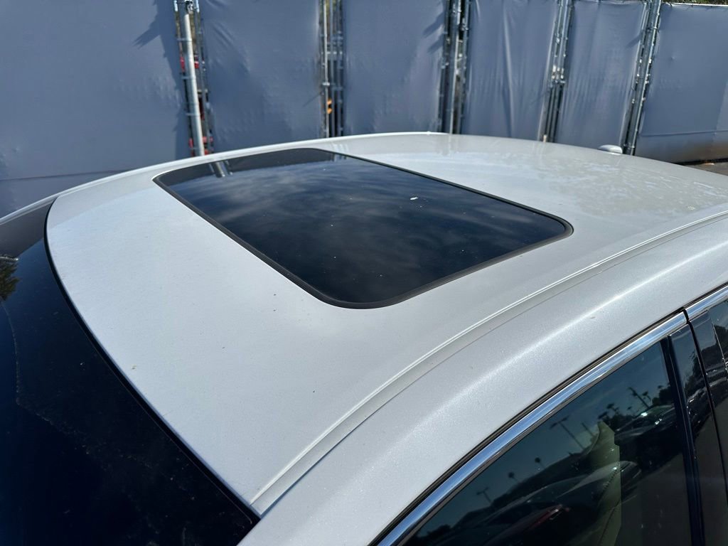 Used 2017 Toyota Avalon Limited image 7