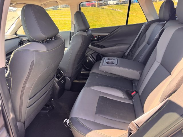 Used 2025 Subaru Outback Onyx Edition AWD/4WD image 31