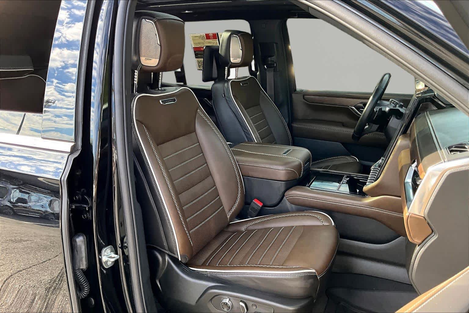 Used 2025 GMC Yukon Denali Ultimate AWD/4WD image 8