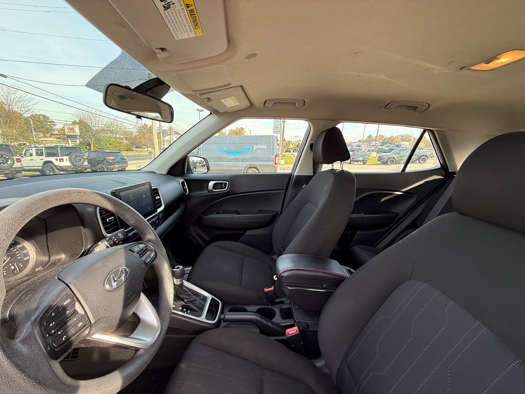 Used 2021 Hyundai Venue SE FWD image 12
