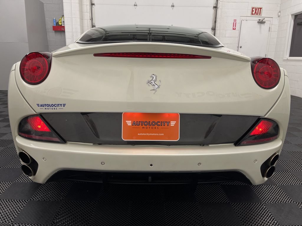 Used 2012 Ferrari California RWD image 9
