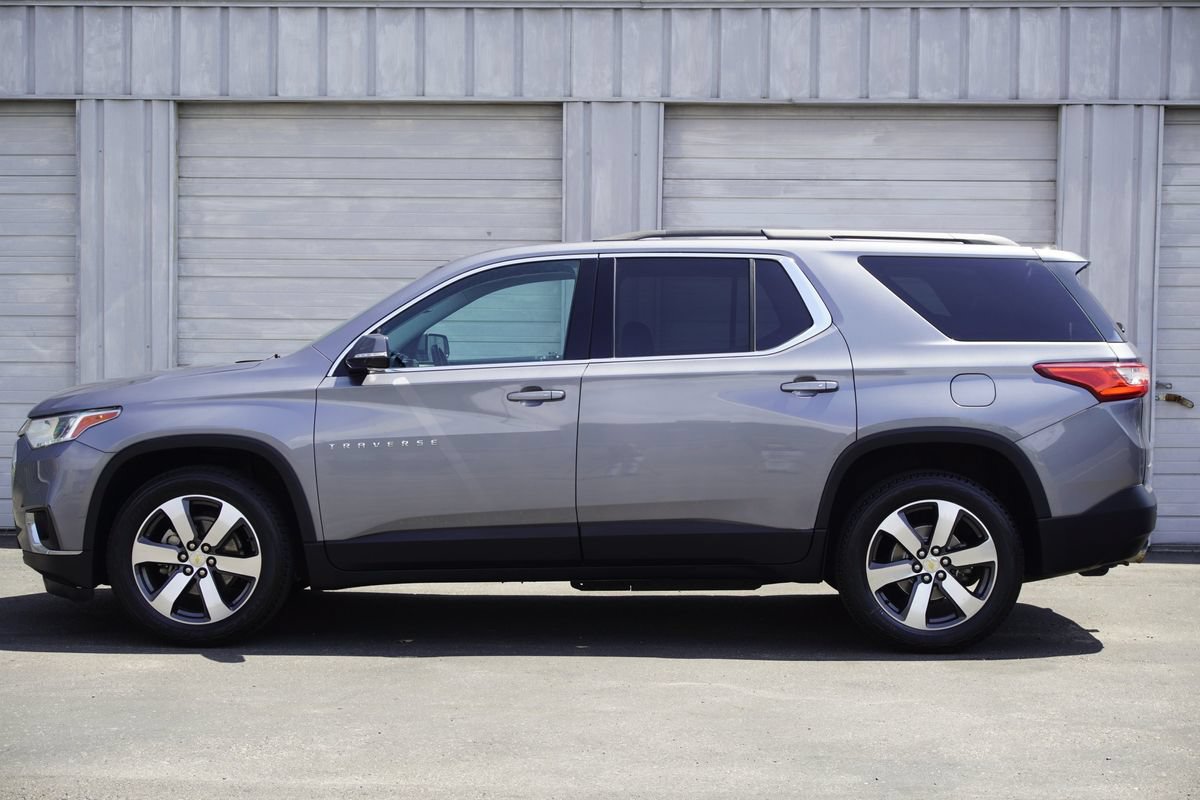 Used 2019 Chevrolet Traverse LT w/ LT Premium Package AWD/4WD image 2