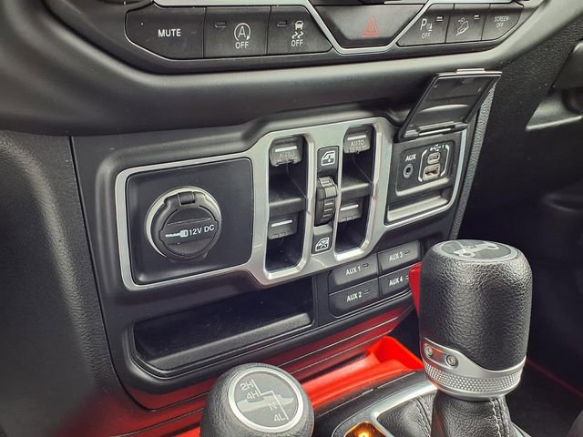 Used 2018 Jeep Wrangler Unlimited Sahara w/ Dual Top Group AWD/4WD image 13