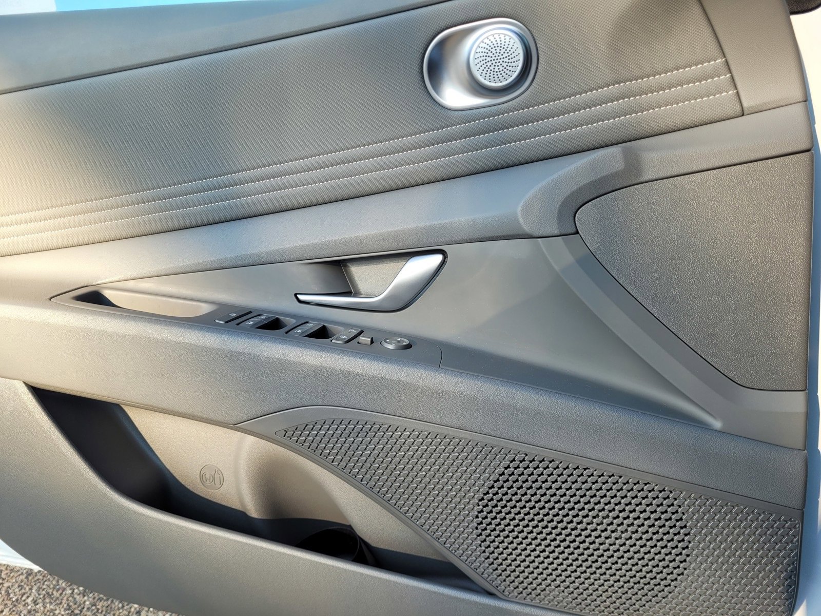 Certified 2025 Hyundai Elantra SEL image 21