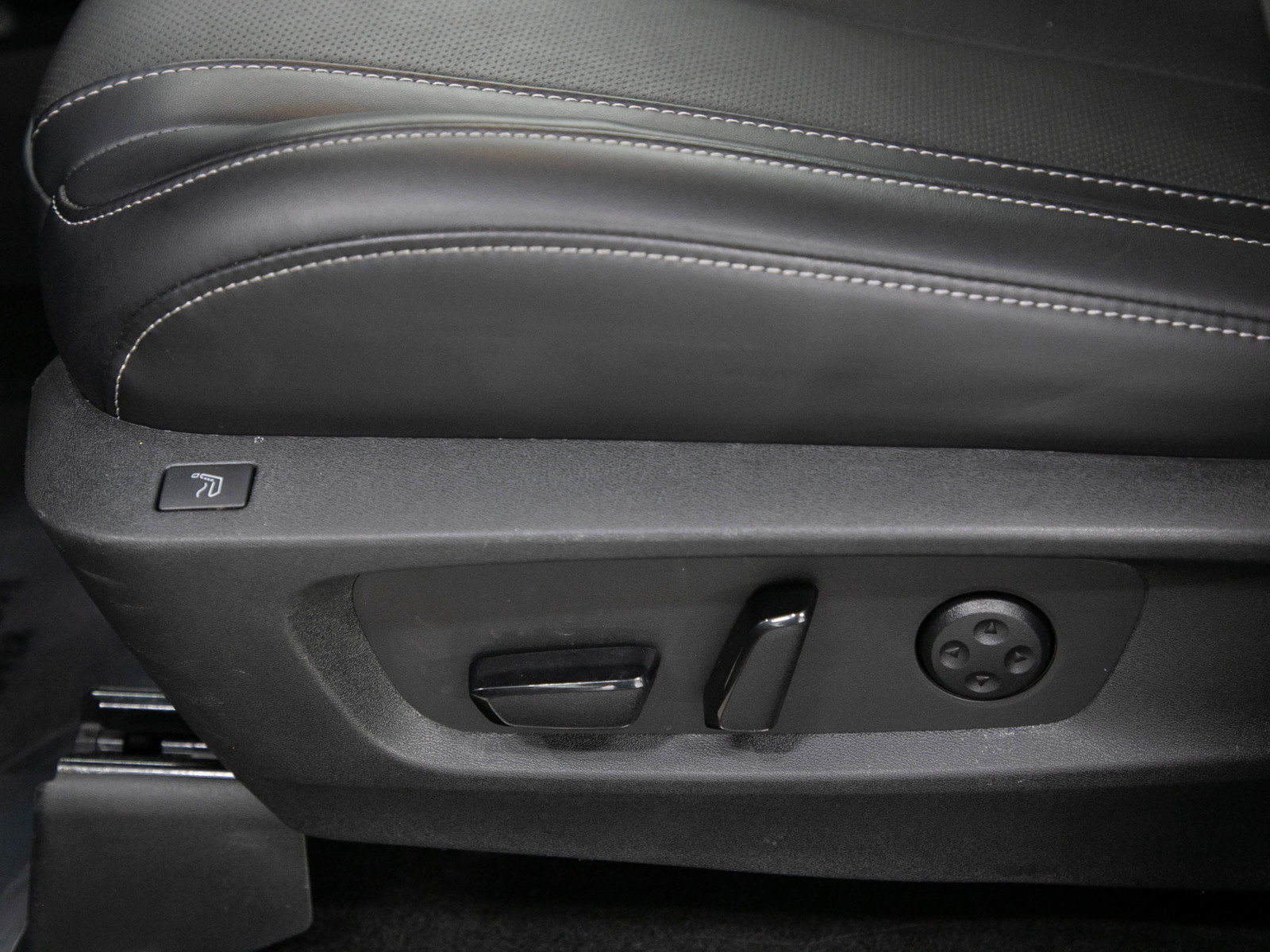 Used 2023 INFINITI QX60 Sensory AWD/4WD image 28