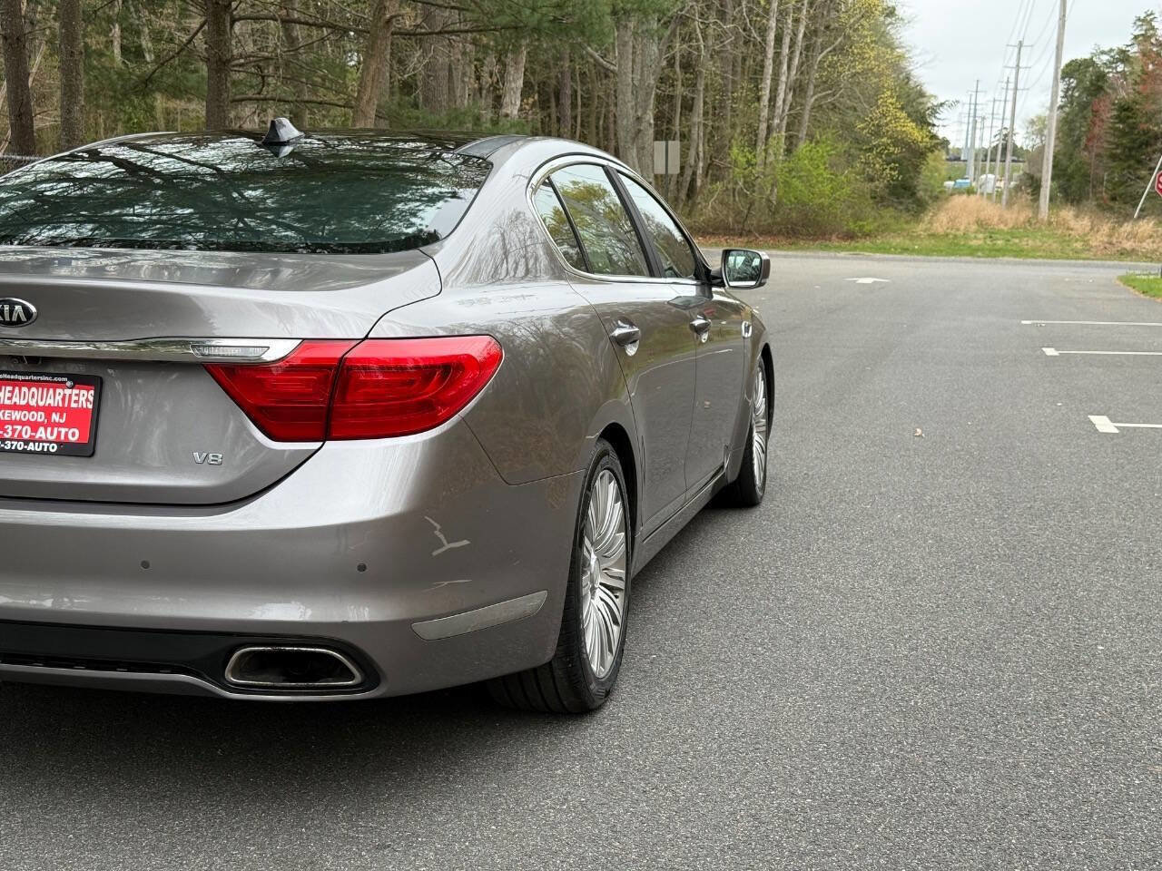 Used 2015 Kia K900 Premium w/ Interior Highline Package image 6
