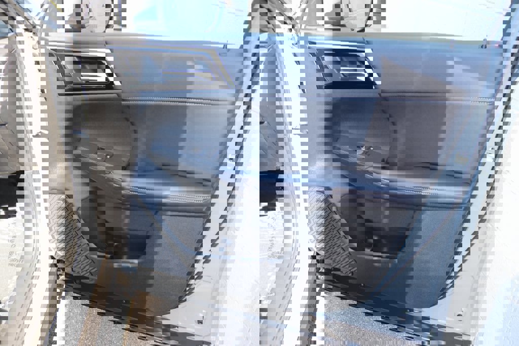 New 2025 Mitsubishi Outlander SE image 16