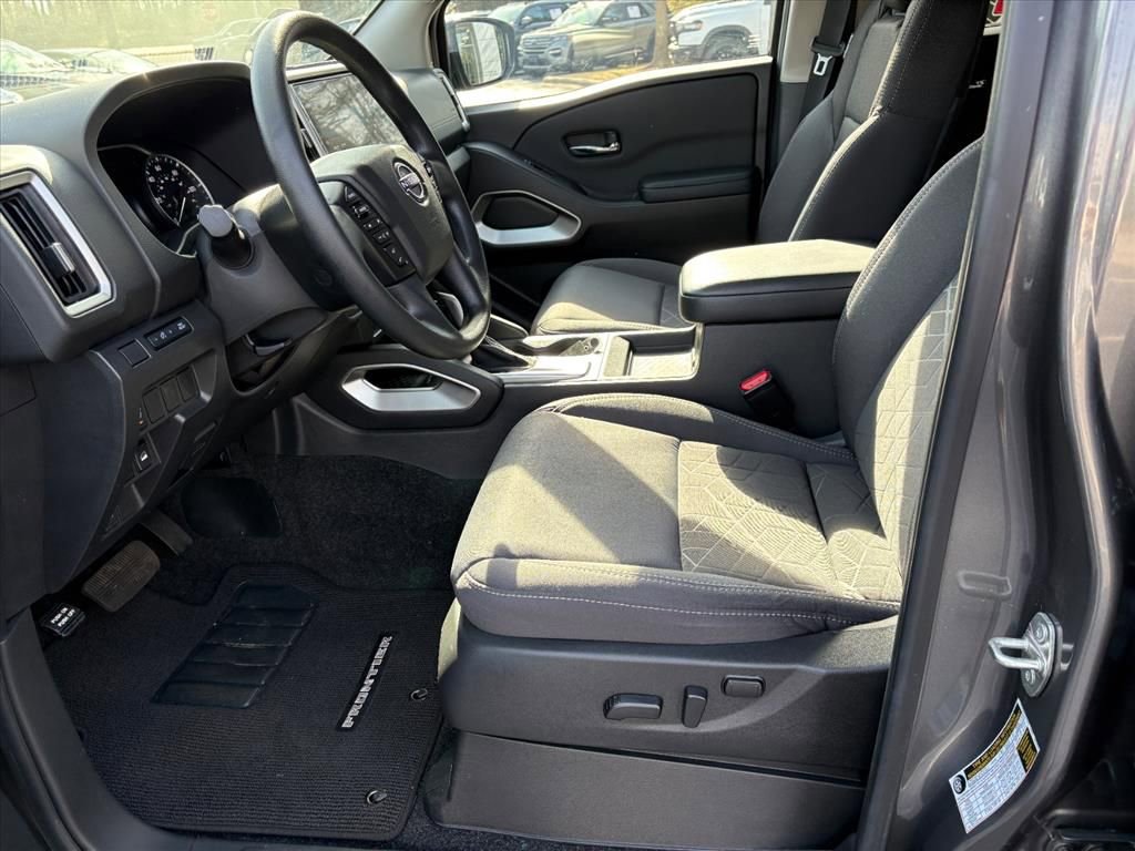Certified 2025 Nissan Frontier SV image 16