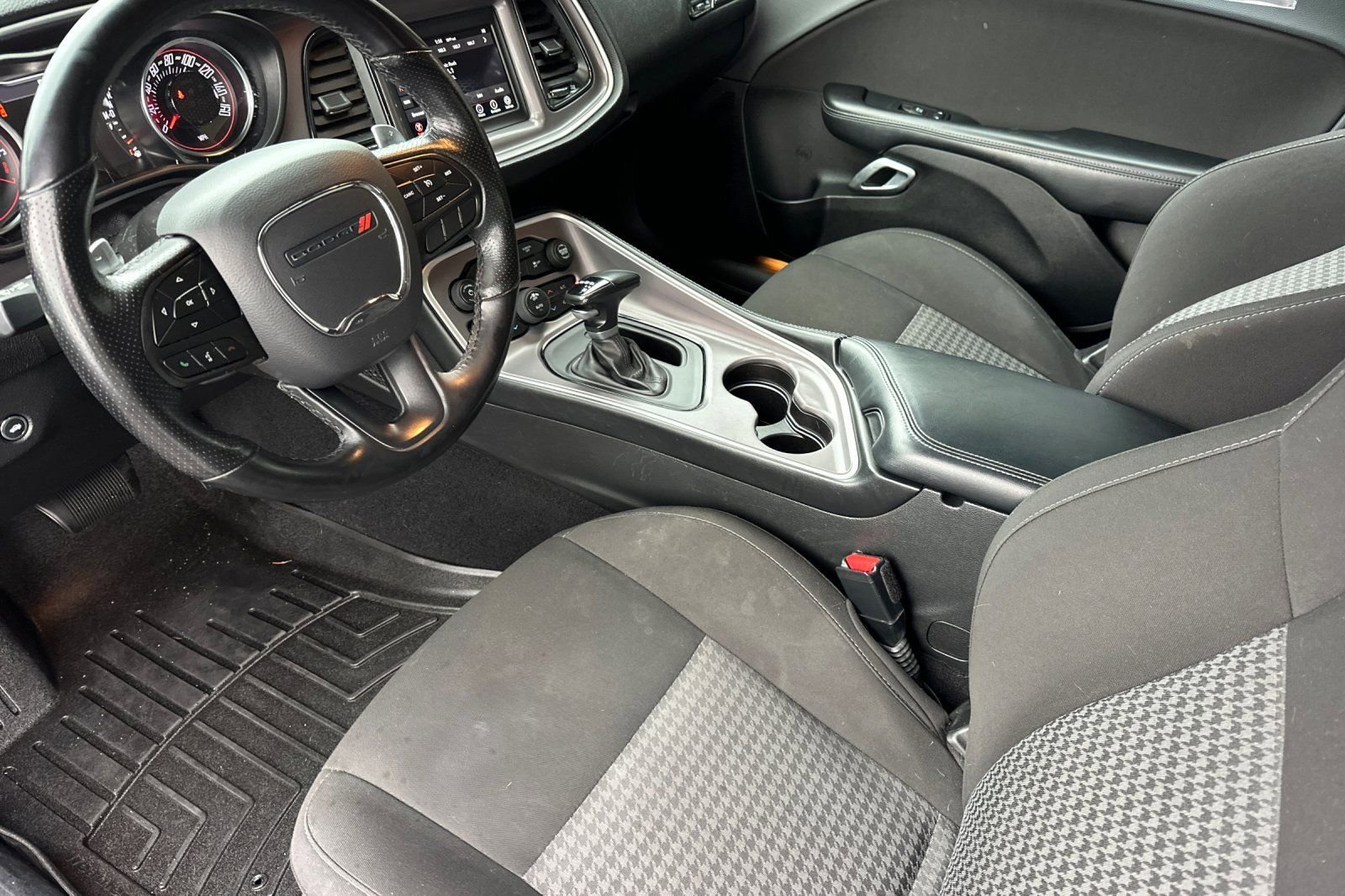 Used 2022 Dodge Challenger GT AWD/4WD image 10