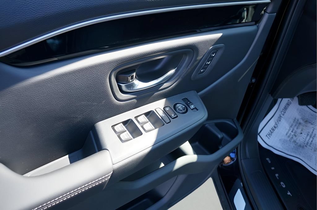 Used 2025 Honda Pilot EX-L image 12