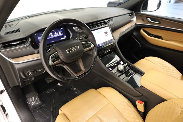 Used 2023 Jeep Grand Cherokee L Summit w/ Luxury Tech Group V AWD/4WD image 12