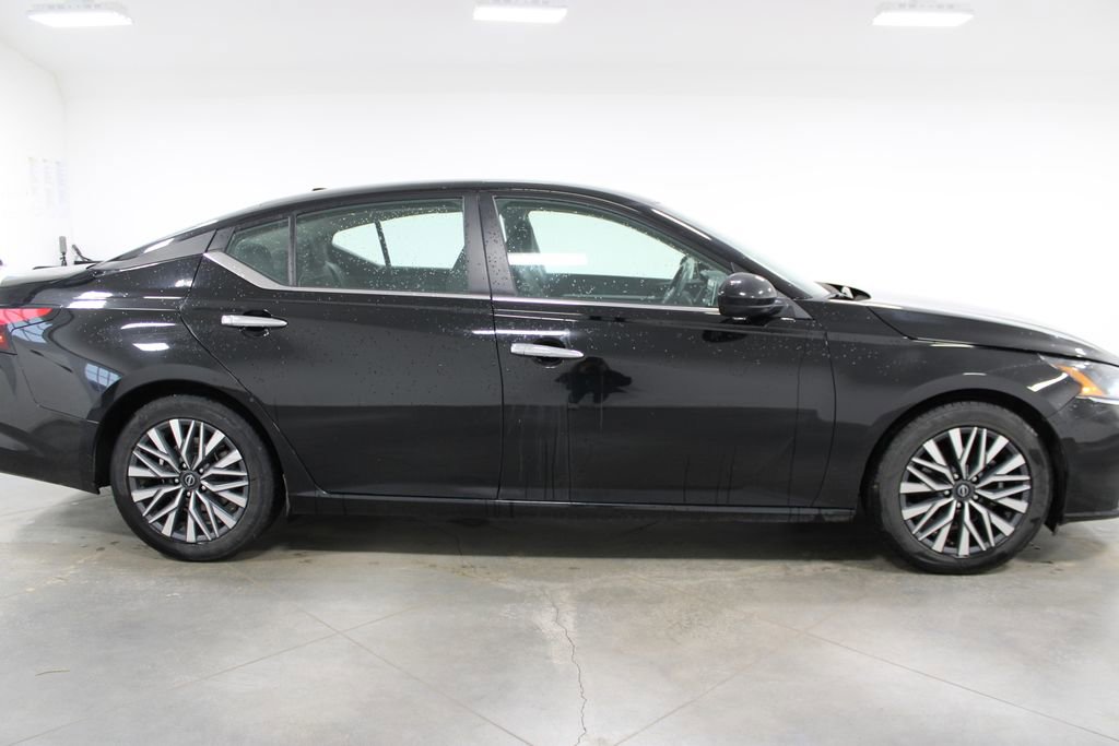 Used 2023 Nissan Altima 2.5 SV FWD image 11