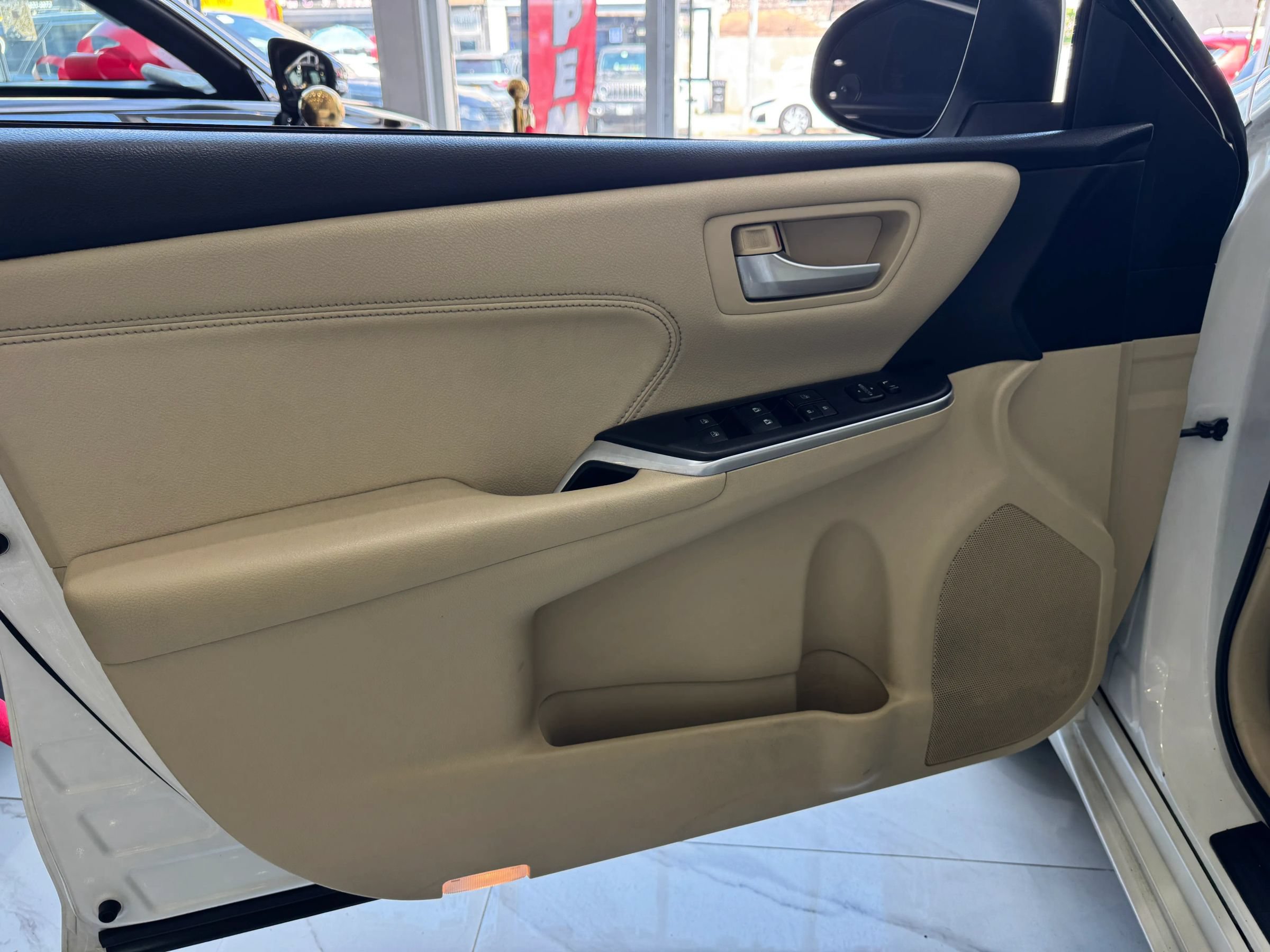 Used 2017 Toyota Camry XLE FWD image 12