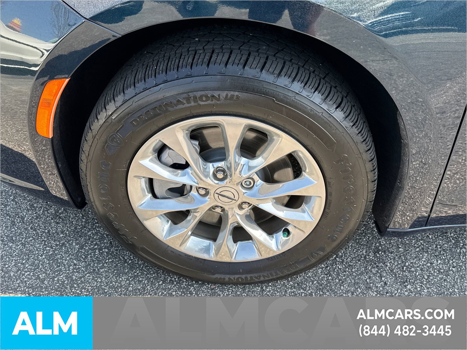 Used 2022 Chrysler Pacifica Touring-L image 14