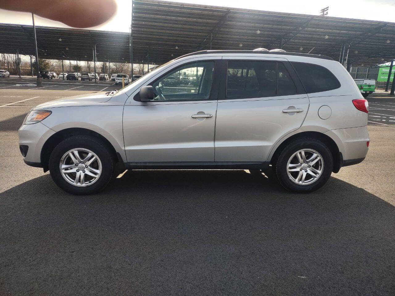 Used 2012 Hyundai Santa Fe GLS image 2
