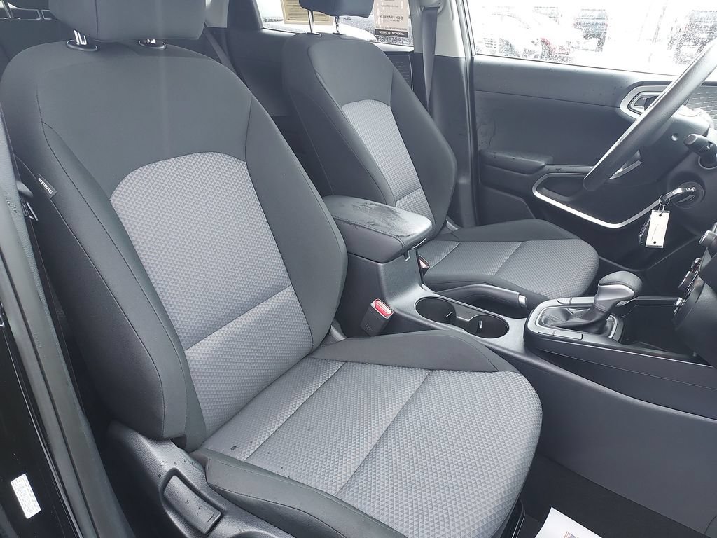 Used 2025 Kia Soul LX w/ LX Technology Package FWD image 29