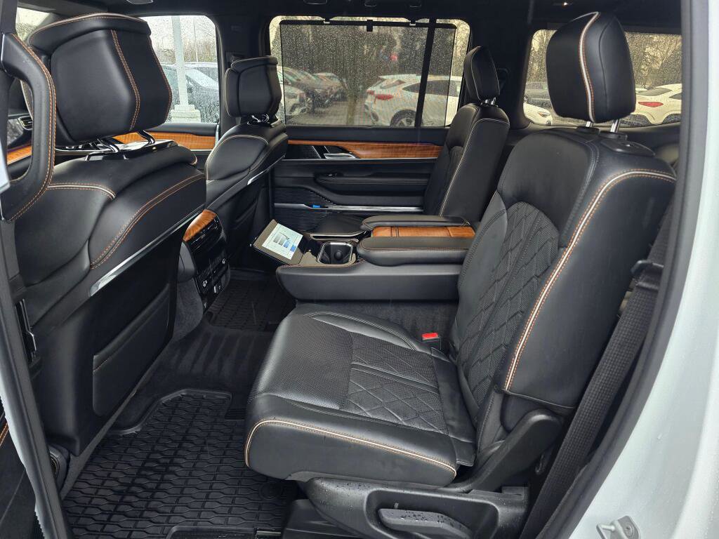 Used 2022 Jeep Grand Wagoneer Series III image 22