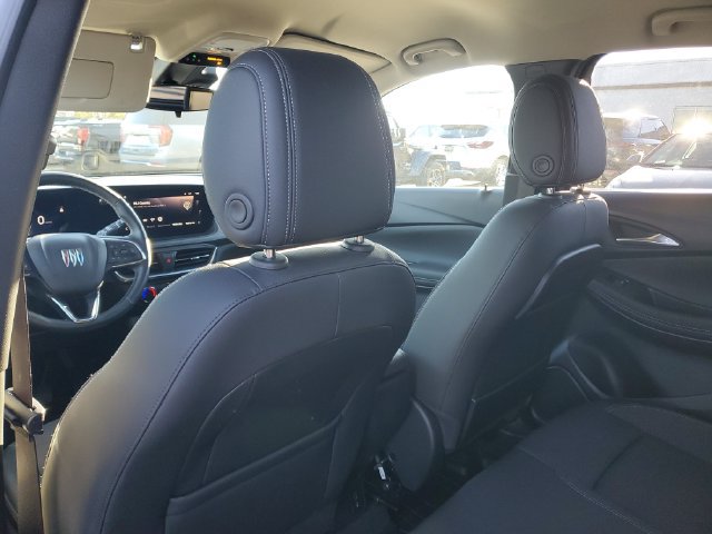Certified 2024 Buick Encore GX Preferred w/ Comfort Package FWD image 9