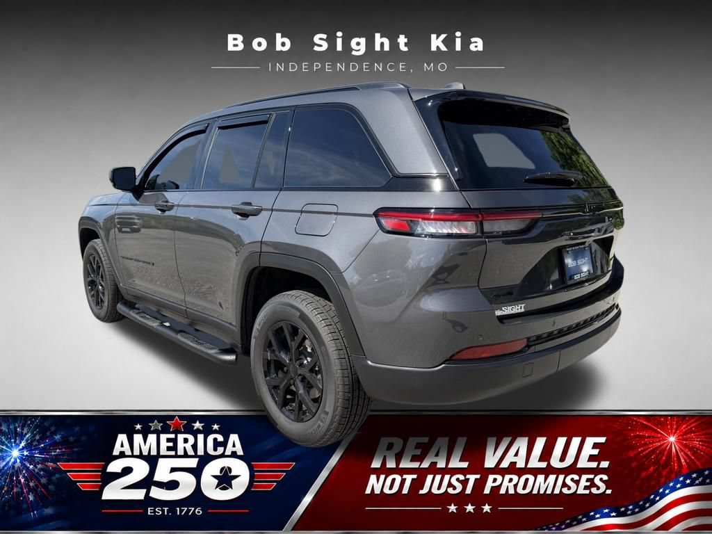Used 2025 Jeep Grand Cherokee 4WD image 11