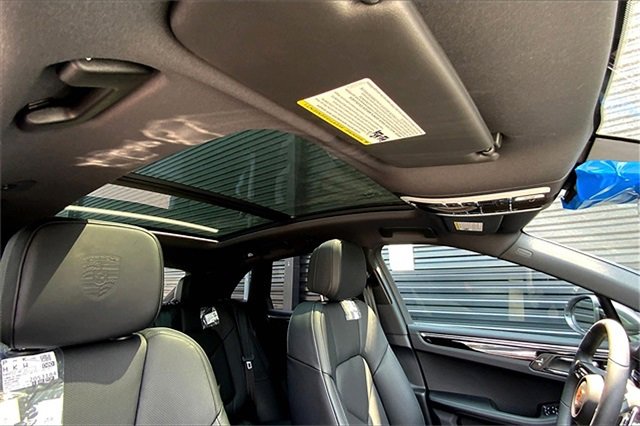 New 2025 Porsche Macan Turbo image 32