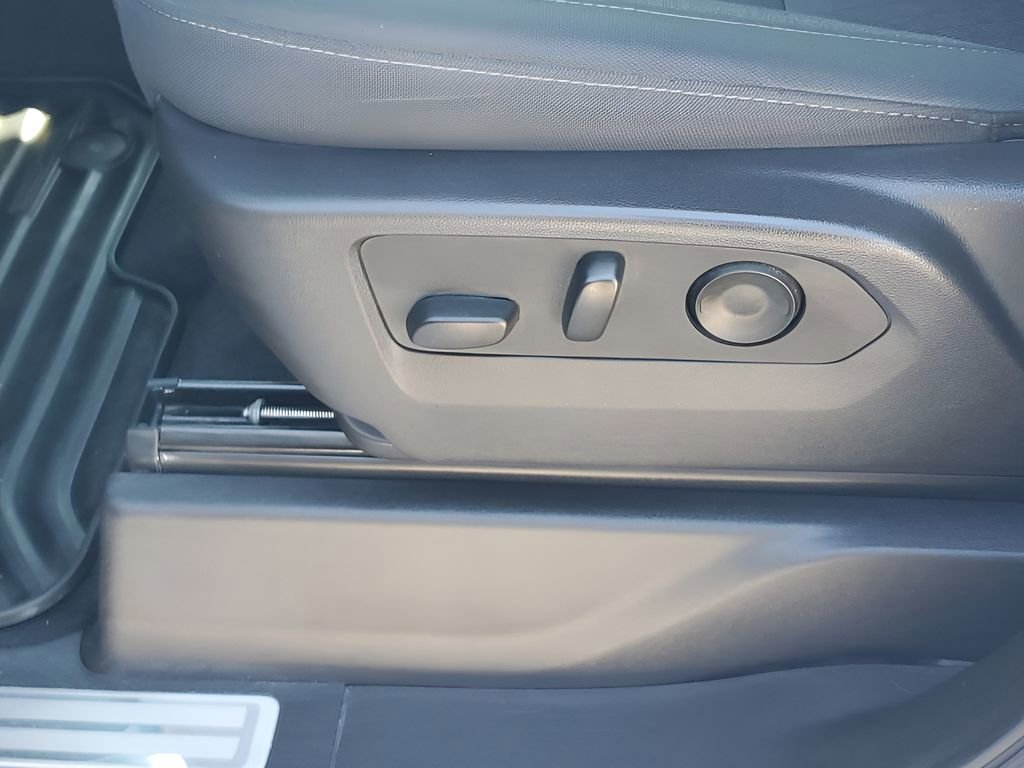 Used 2025 Chevrolet Silverado 2500 LT w/ Convenience Package image 29