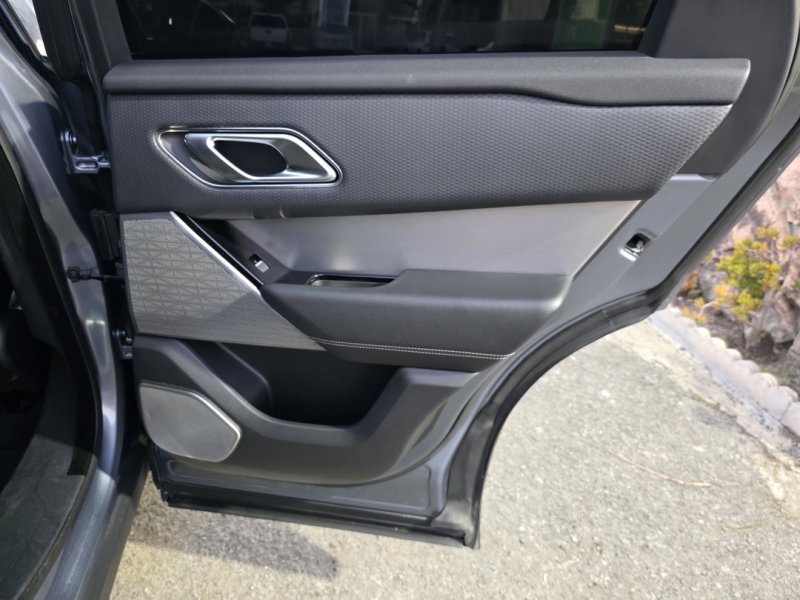 Used 2020 Land Rover Range Rover Velar R-Dynamic S image 15