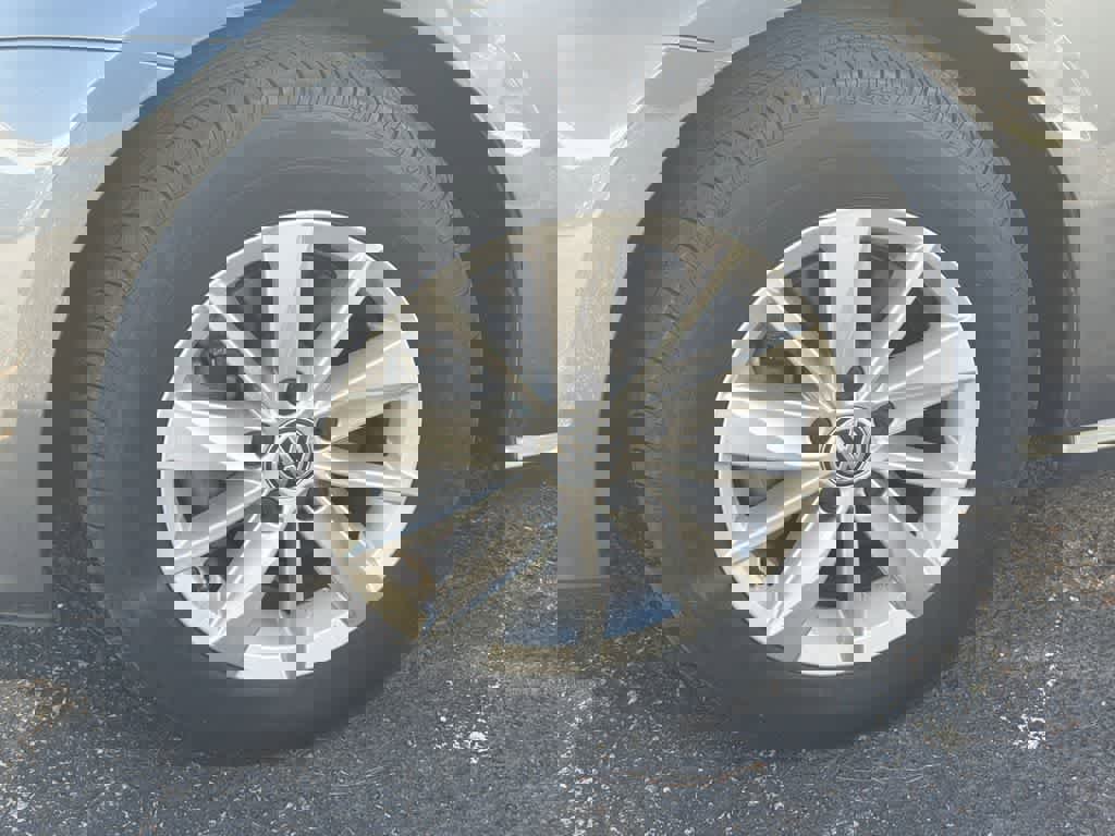 Used 2015 Volkswagen Golf S image 7