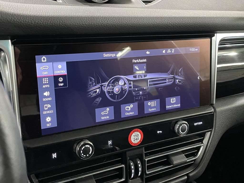 Certified 2024 Porsche Macan AWD/4WD image 31