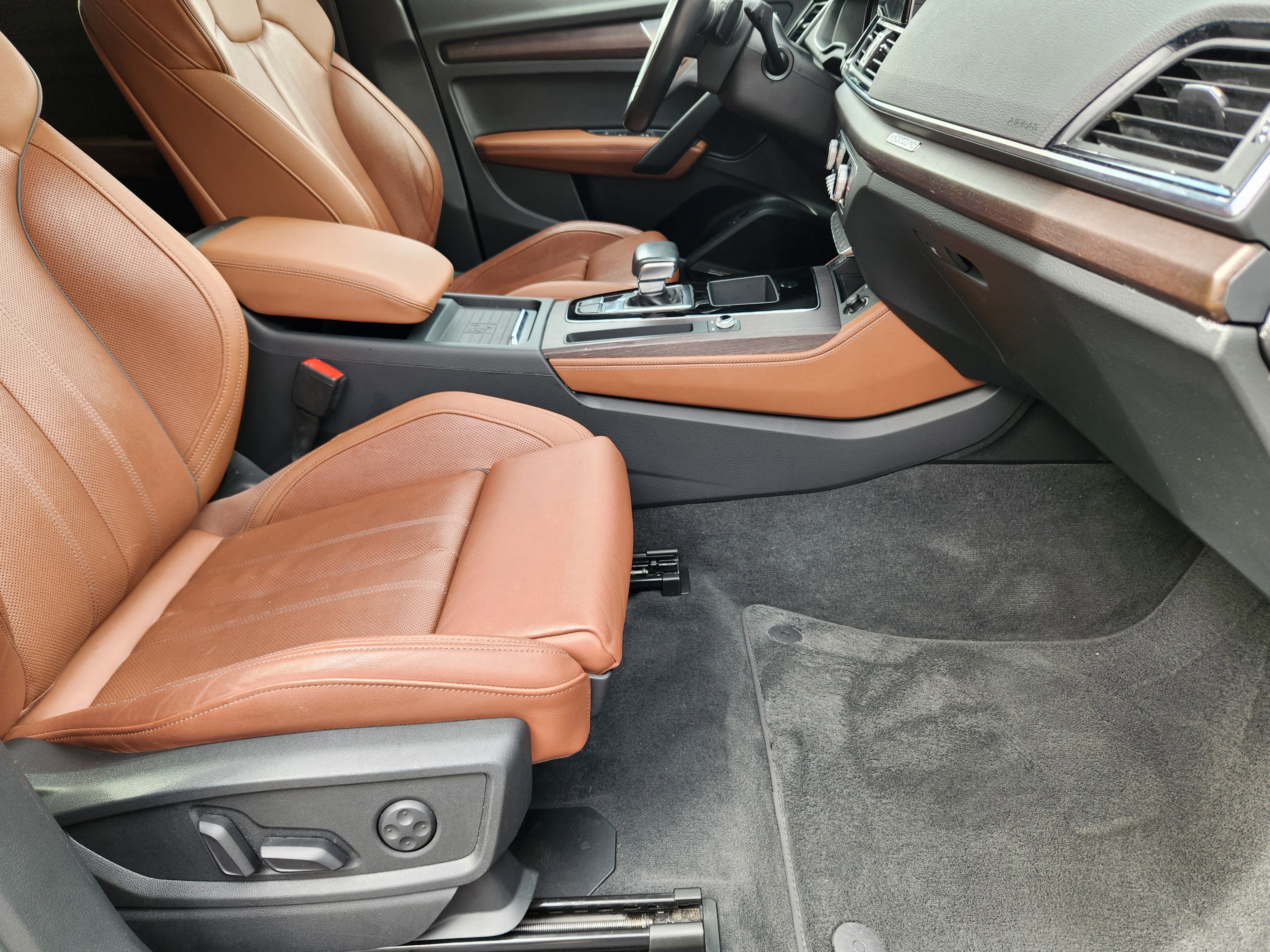 Used 2021 Audi Q5 Prestige w/ Prestige Package image 18