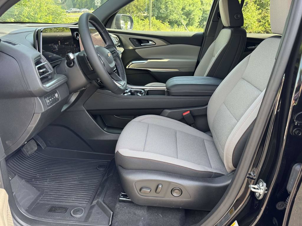 New 2026 Chevrolet Traverse LT w/ Driver Confidence Package AWD/4WD image 21