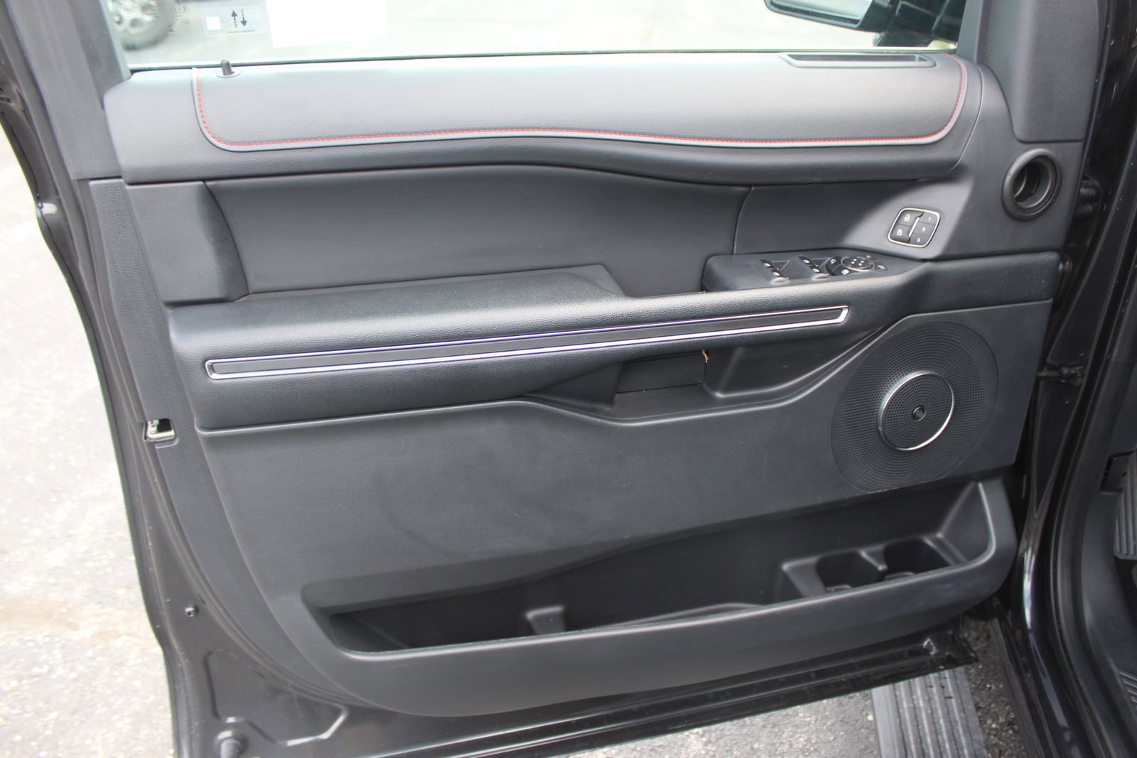 Used 2023 Ford Expedition Limited AWD/4WD image 19