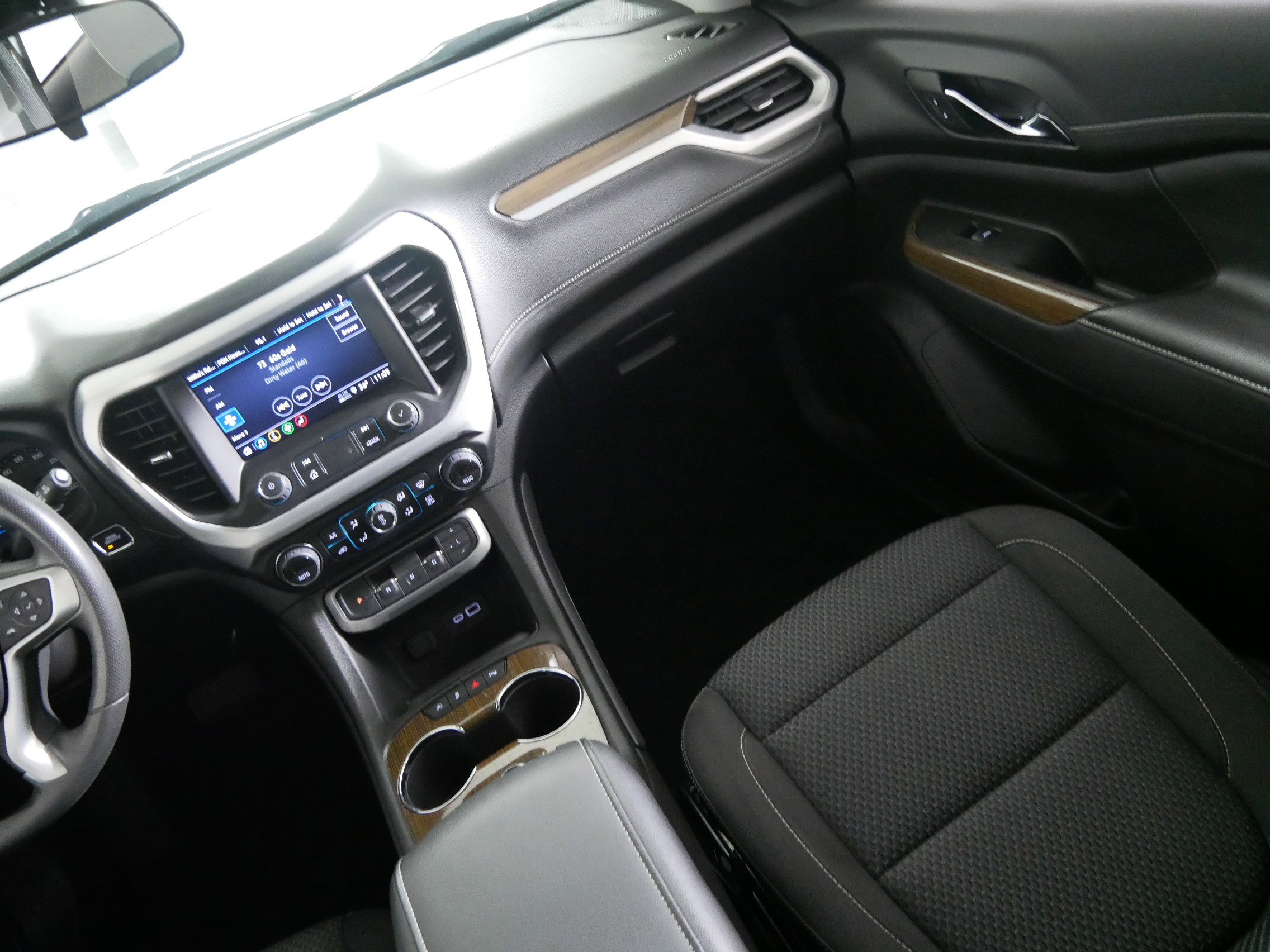 Used 2023 GMC Acadia SLE w/ Driver Convenience Package AWD/4WD image 11