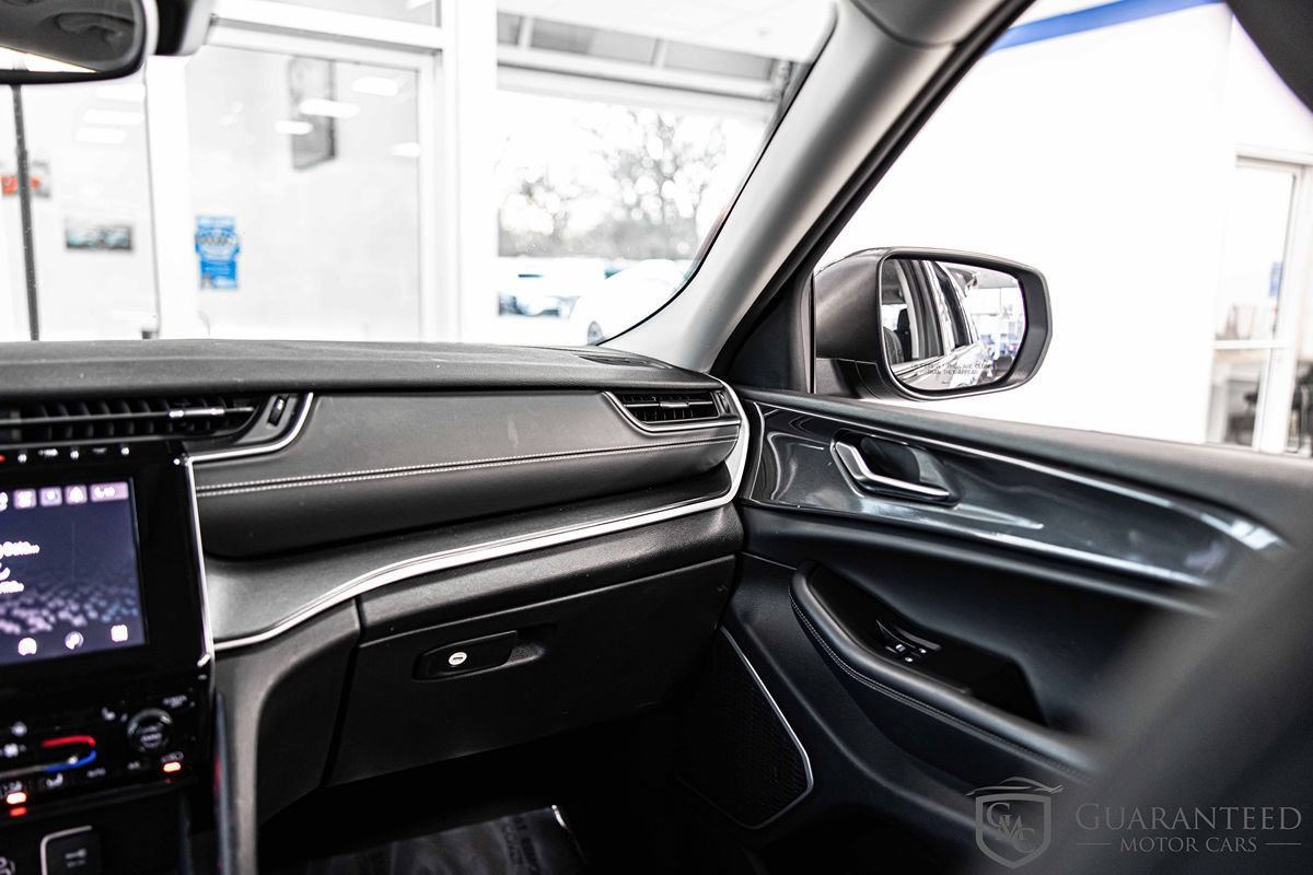 Used 2021 Jeep Grand Cherokee L Laredo w/ Luxury Tech Group I AWD/4WD image 39