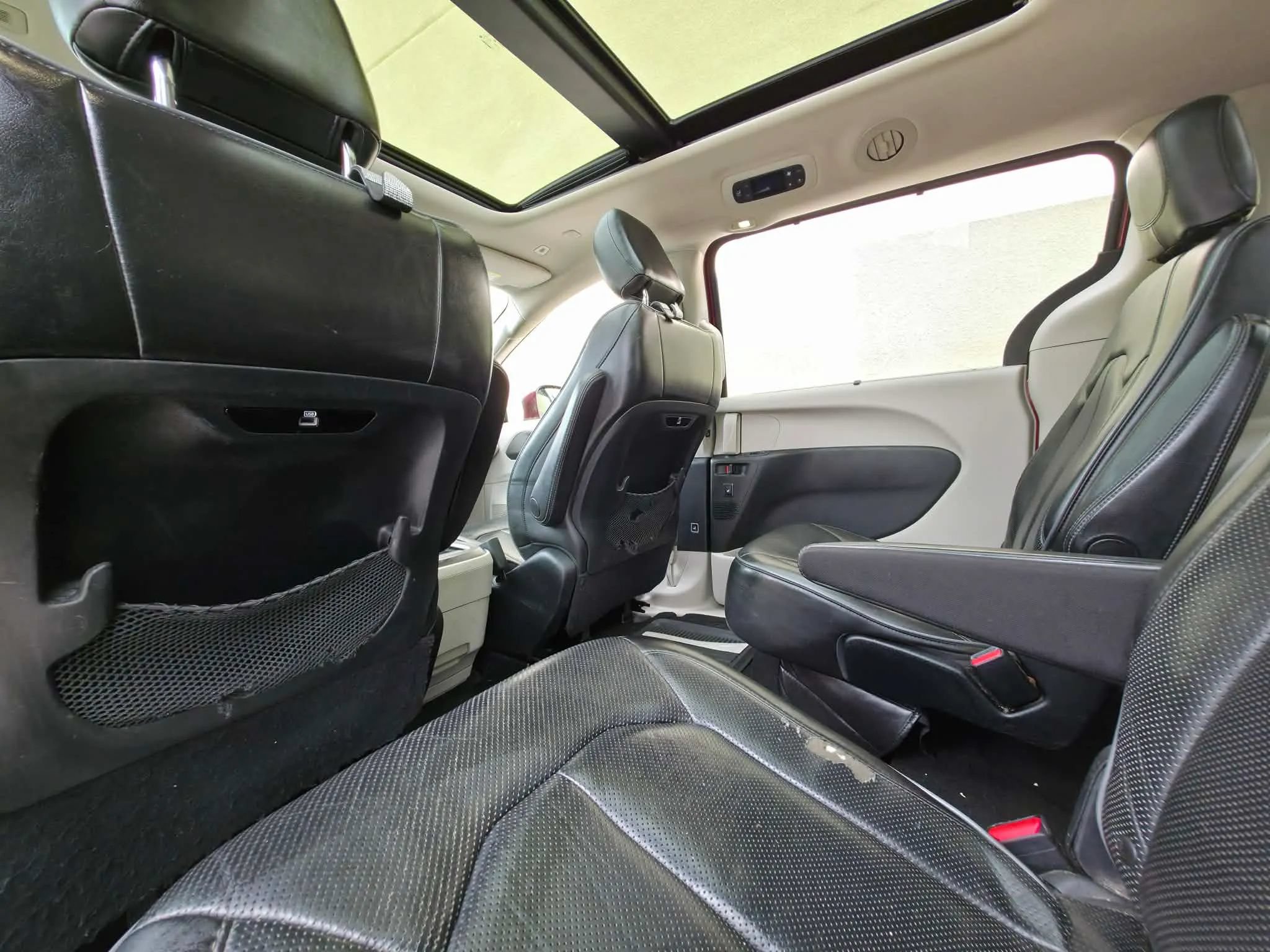 Used 2018 Chrysler Pacifica Limited FWD image 10