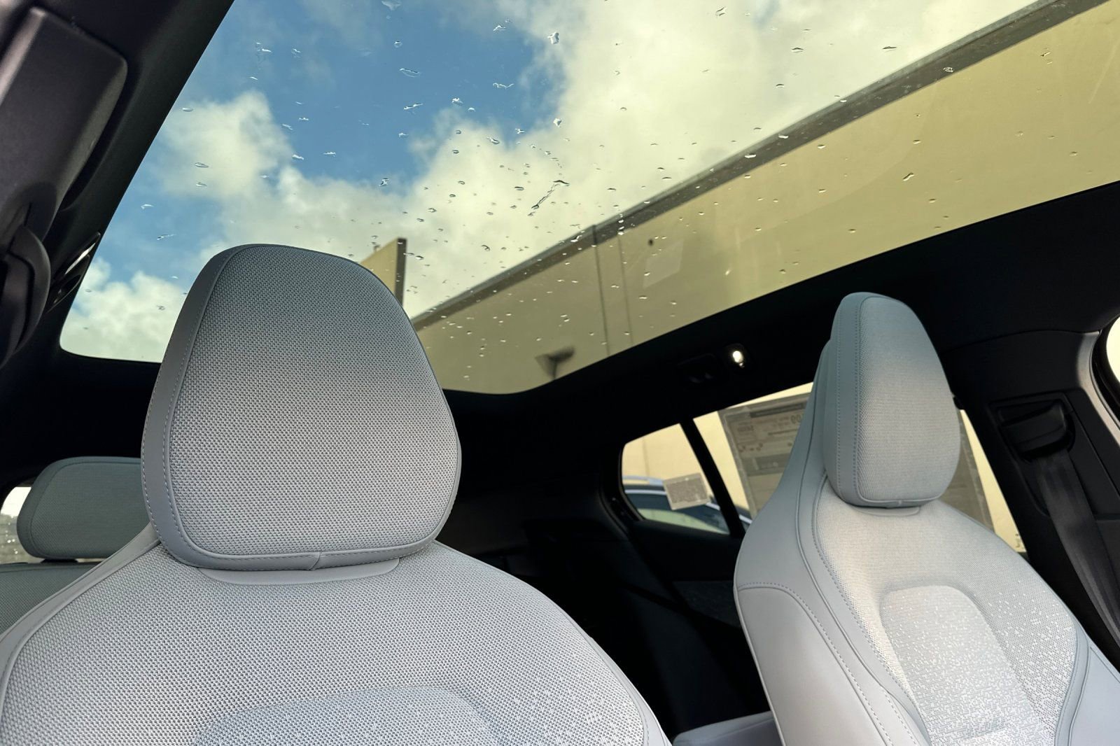 New 2026 Volvo EX30 Ultra w/ Climate Package image 18
