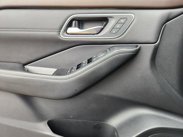 Certified 2022 Nissan Rogue Platinum w/ Head-Up Display Package image 20