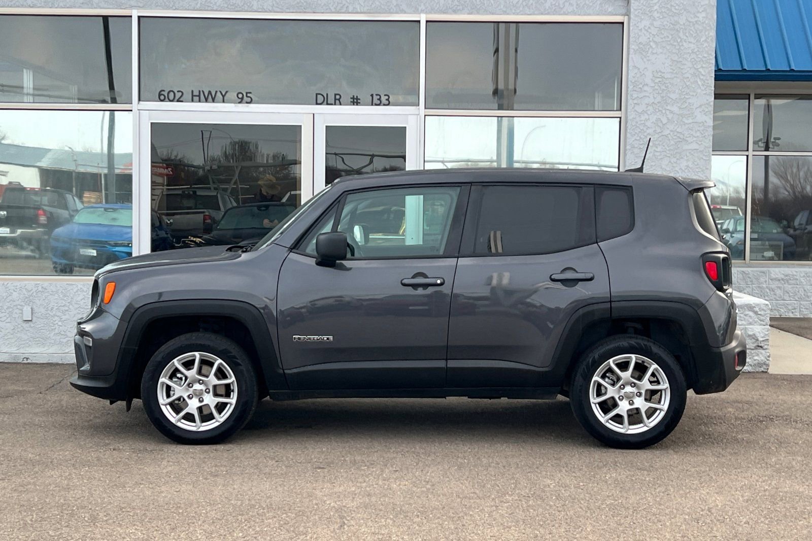 Used 2023 Jeep Renegade Latitude AWD/4WD image 8