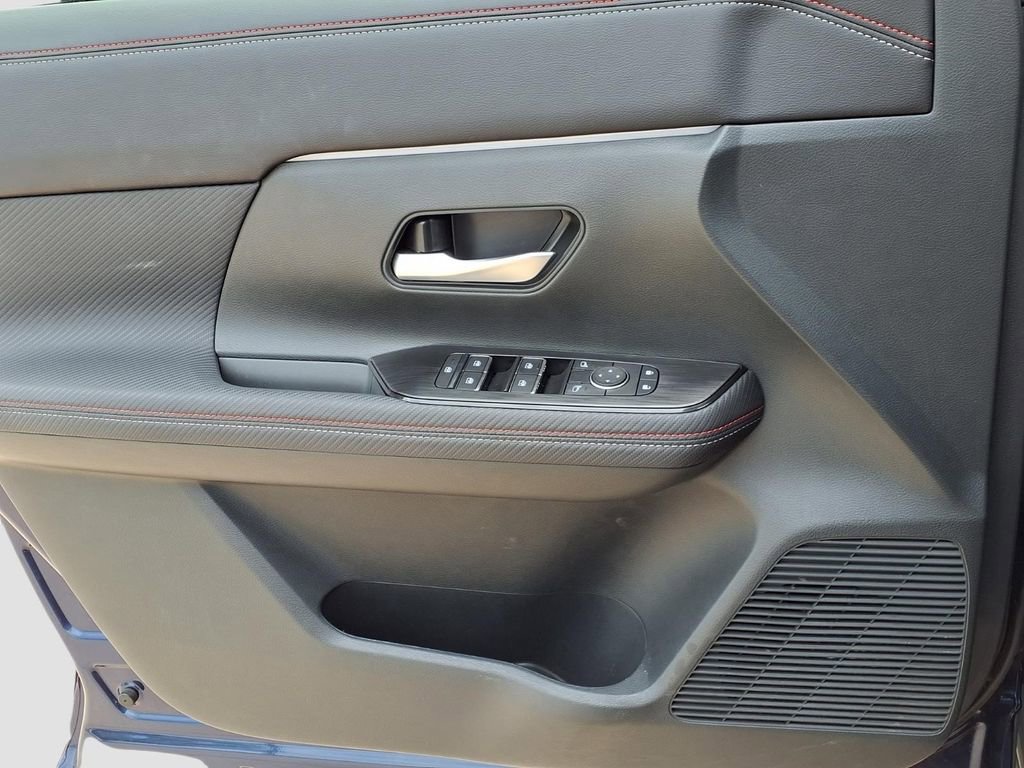 Used 2025 Nissan Kicks SR image 22