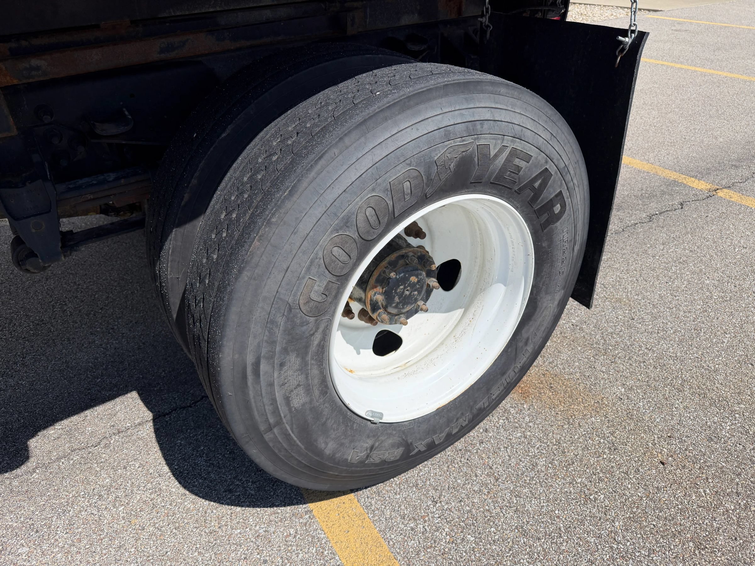 Used 2023 Ford F750 2WD Regular Cab Super Duty image 5
