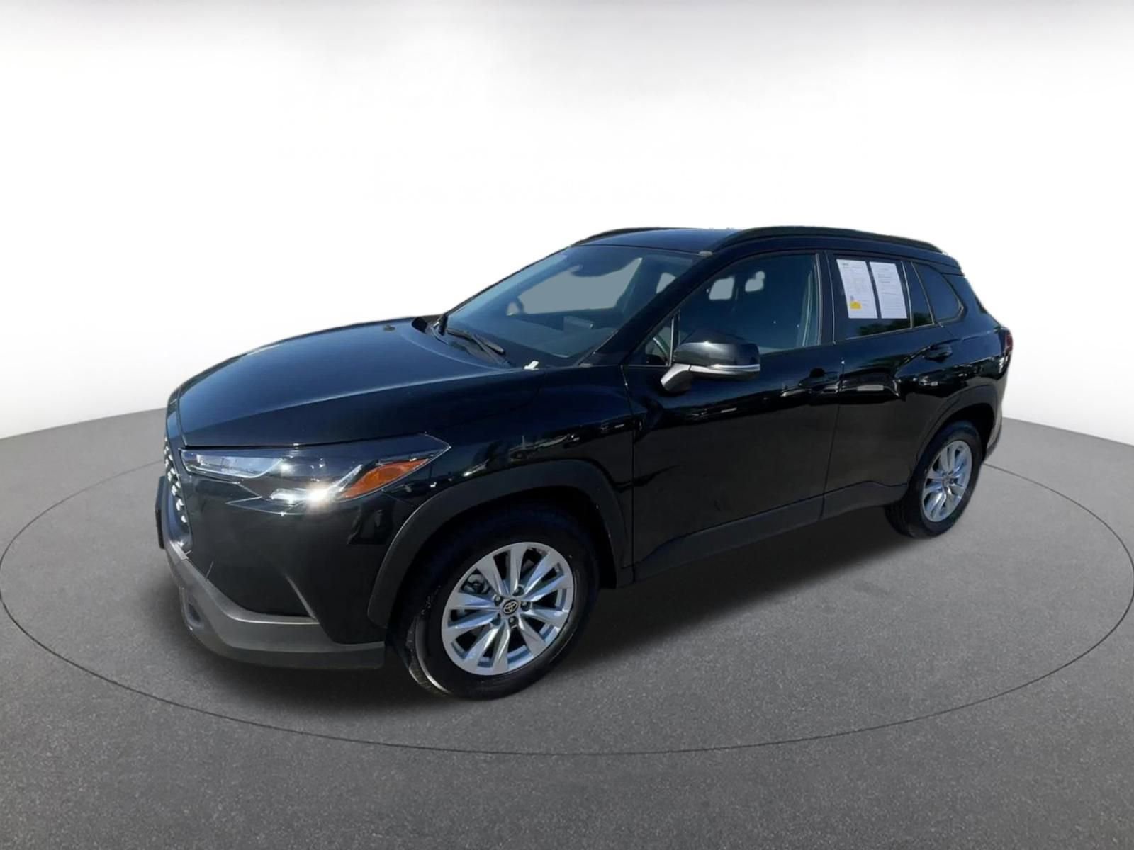 Used 2025 Toyota Corolla Cross LE image 8