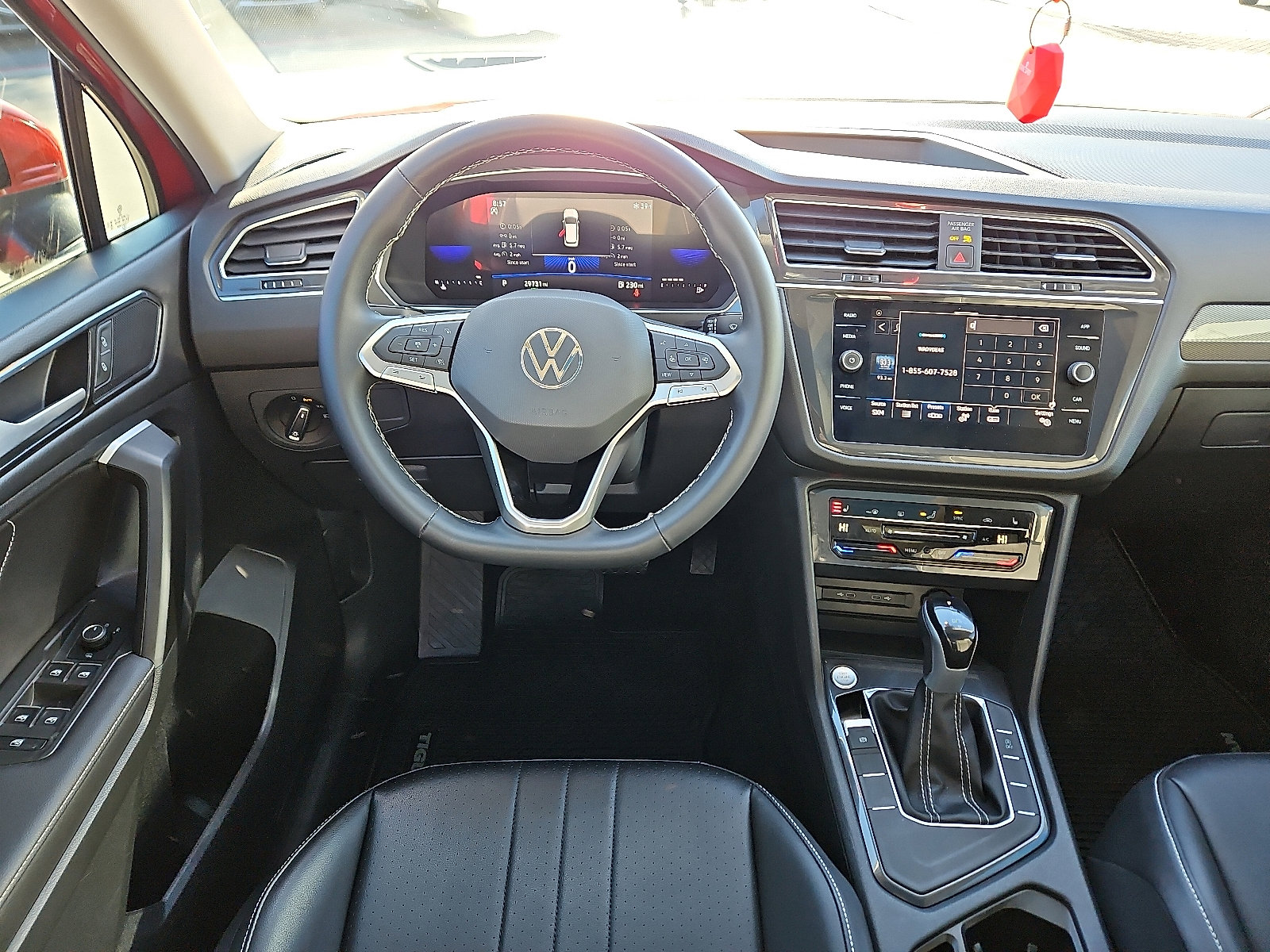 Certified 2023 Volkswagen Tiguan SE w/ Panoramic Sunroof Package image 7