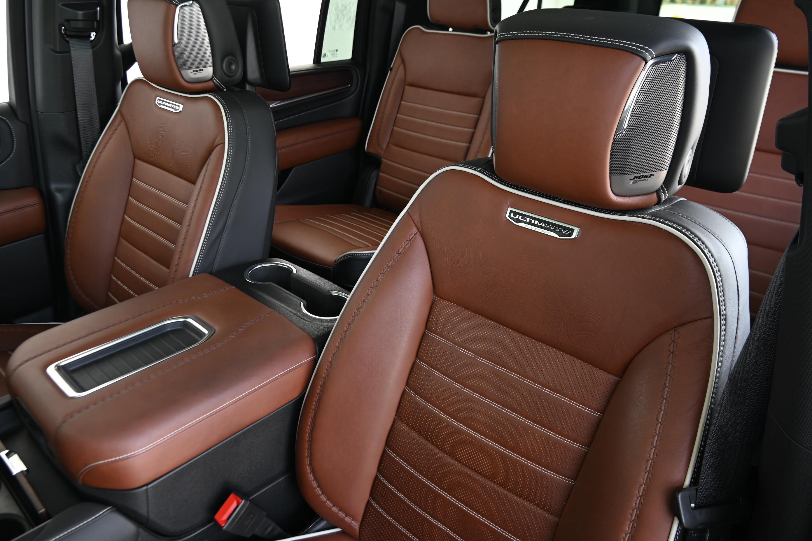 Used 2024 GMC Yukon XL Denali Ultimate AWD/4WD image 12