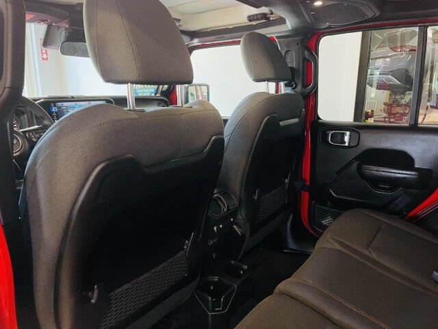 Used 2025 Jeep Wrangler Unlimited Rubicon AWD/4WD image 14