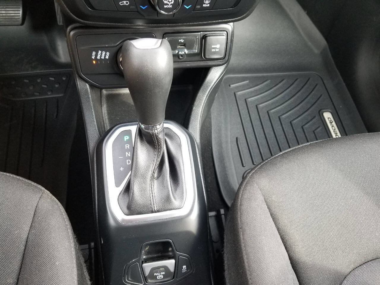Certified 2018 Jeep Renegade Latitude AWD/4WD image 23