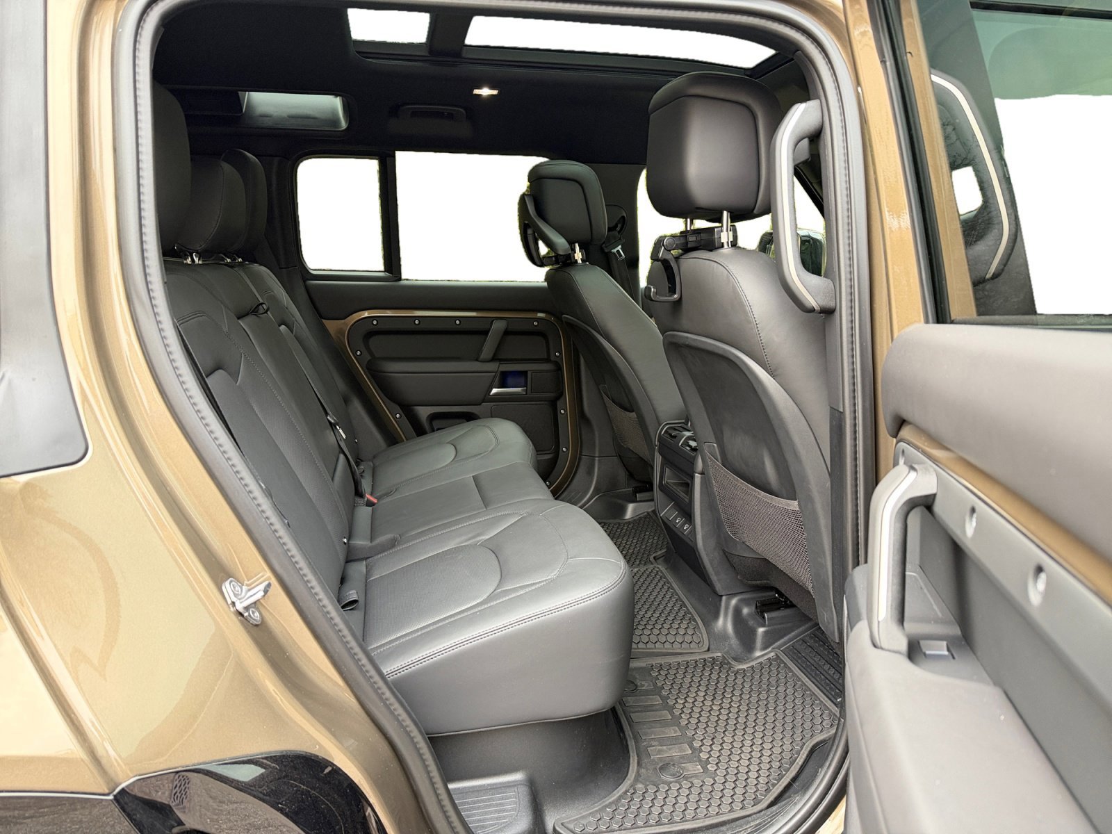 Used 2025 Land Rover Defender 110 X-Dynamic SE image 20